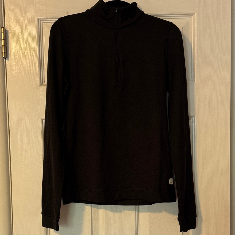 Vuori Women’s S Black Halo Essential Long Sleeve Half-Zip Top. Great condition!